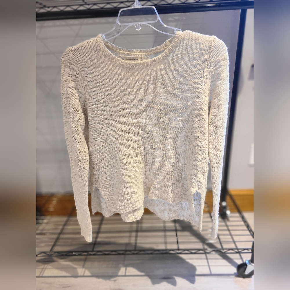 Abercrombie & Fitch Women's Cream Knit Sweater size Medium High Low Hem